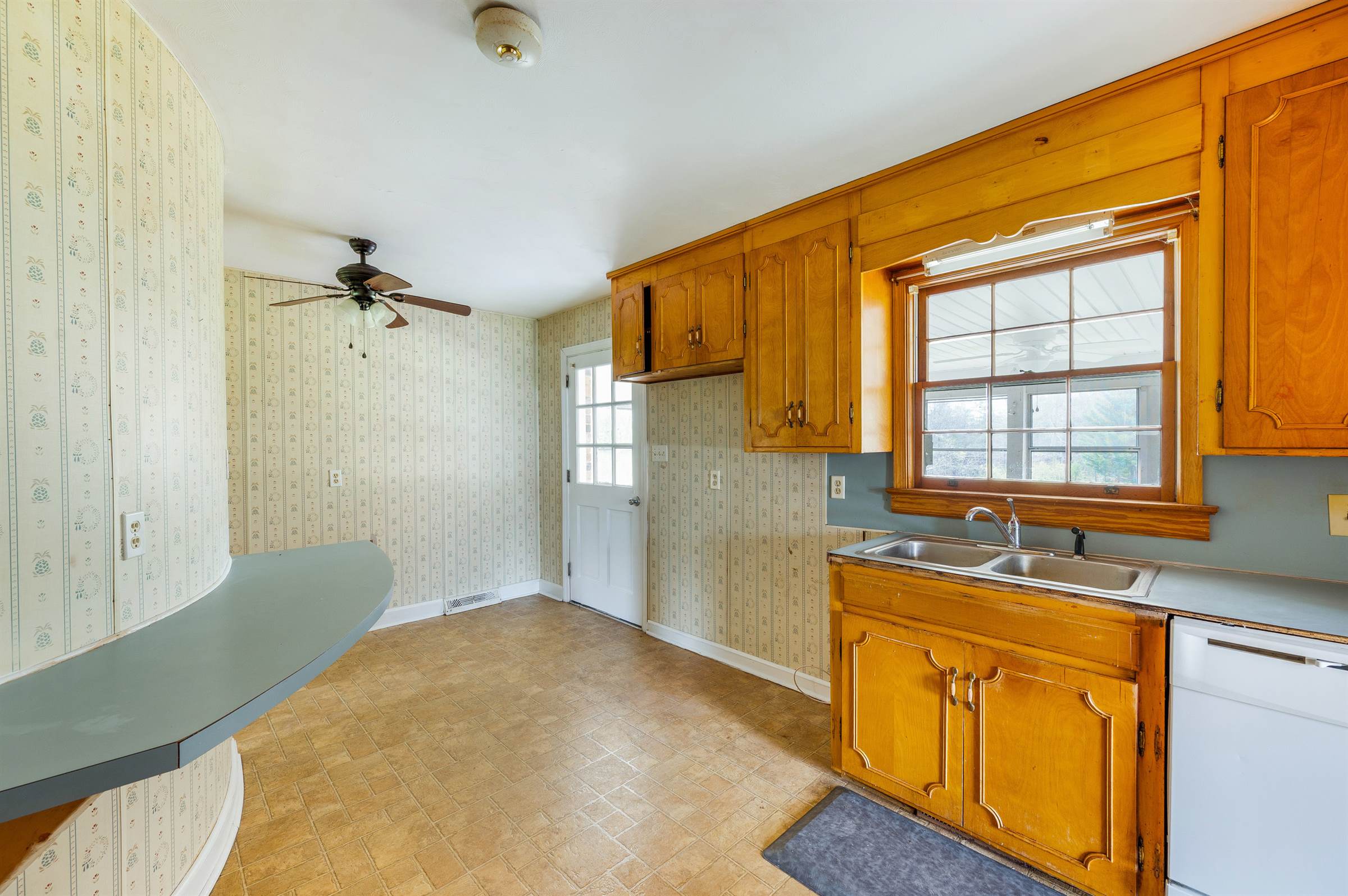 733 Oakville Rd, Appomattox, VA 24522