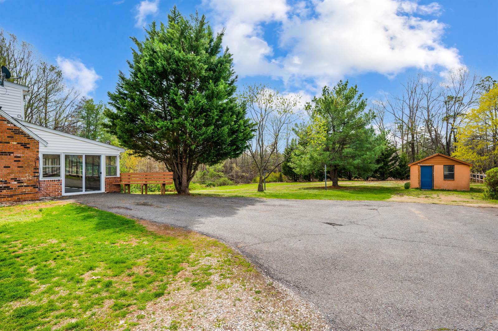 733 Oakville Rd, Appomattox, VA 24522