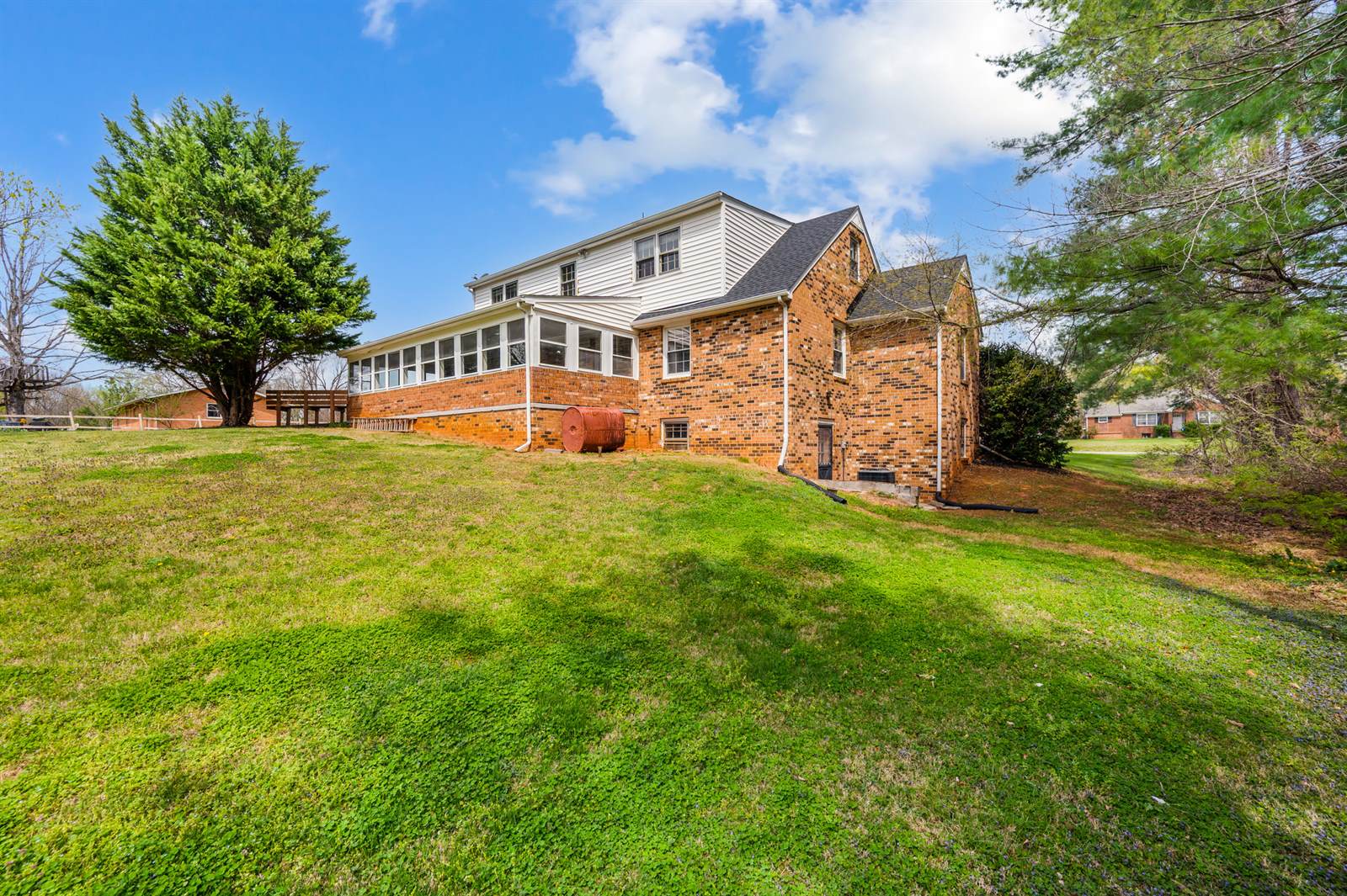 733 Oakville Rd, Appomattox, VA 24522