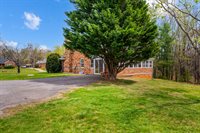 733 Oakville Rd, Appomattox, VA 24522