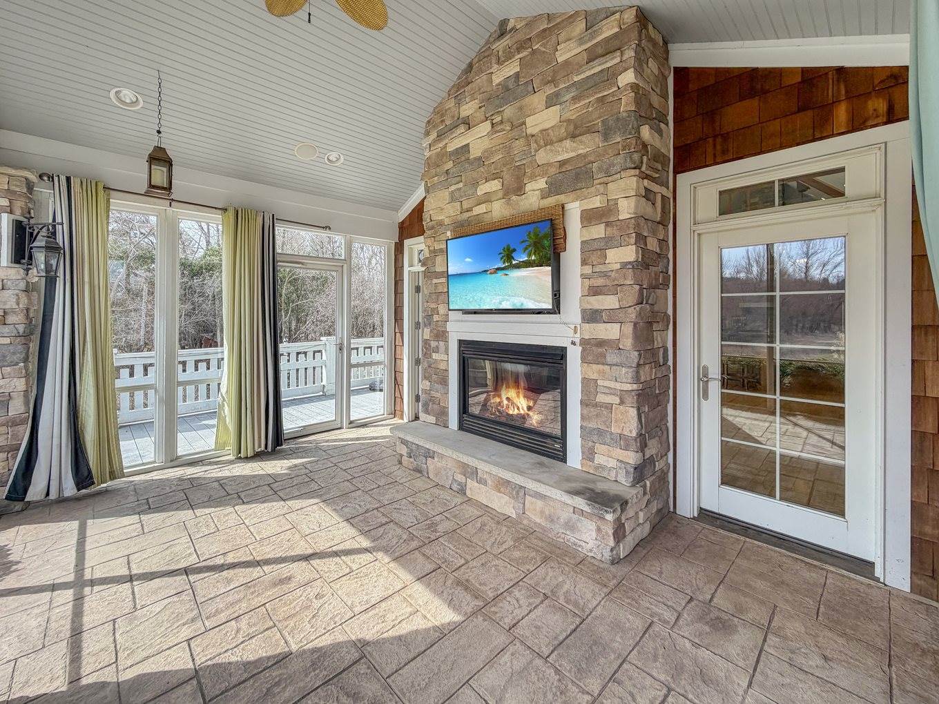 1121 Lawn Place, Freeport, IL 61032