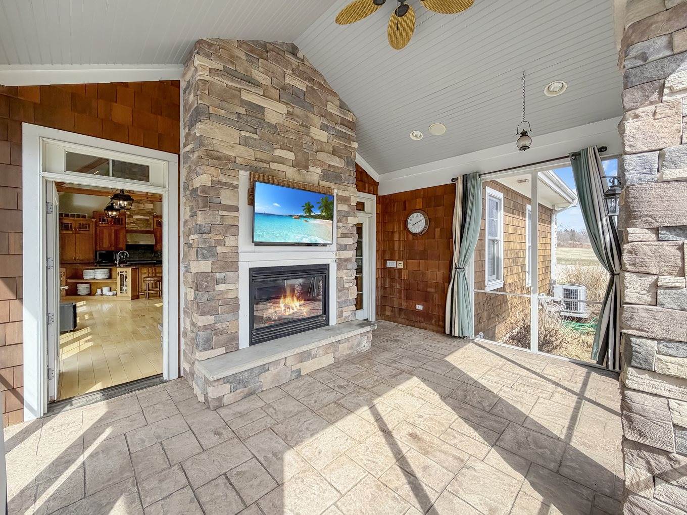 1121 Lawn Place, Freeport, IL 61032