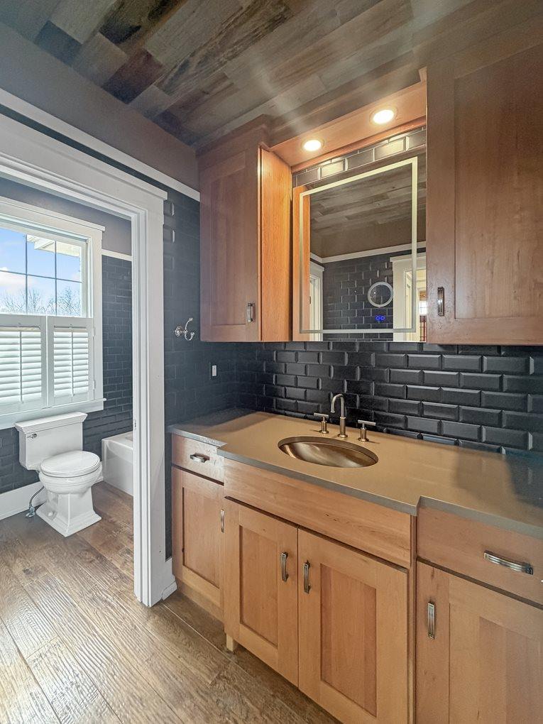 1121 Lawn Place, Freeport, IL 61032