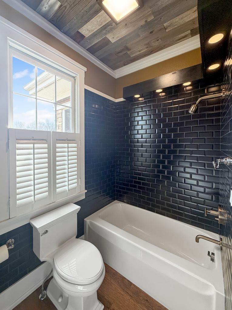 1121 Lawn Place, Freeport, IL 61032