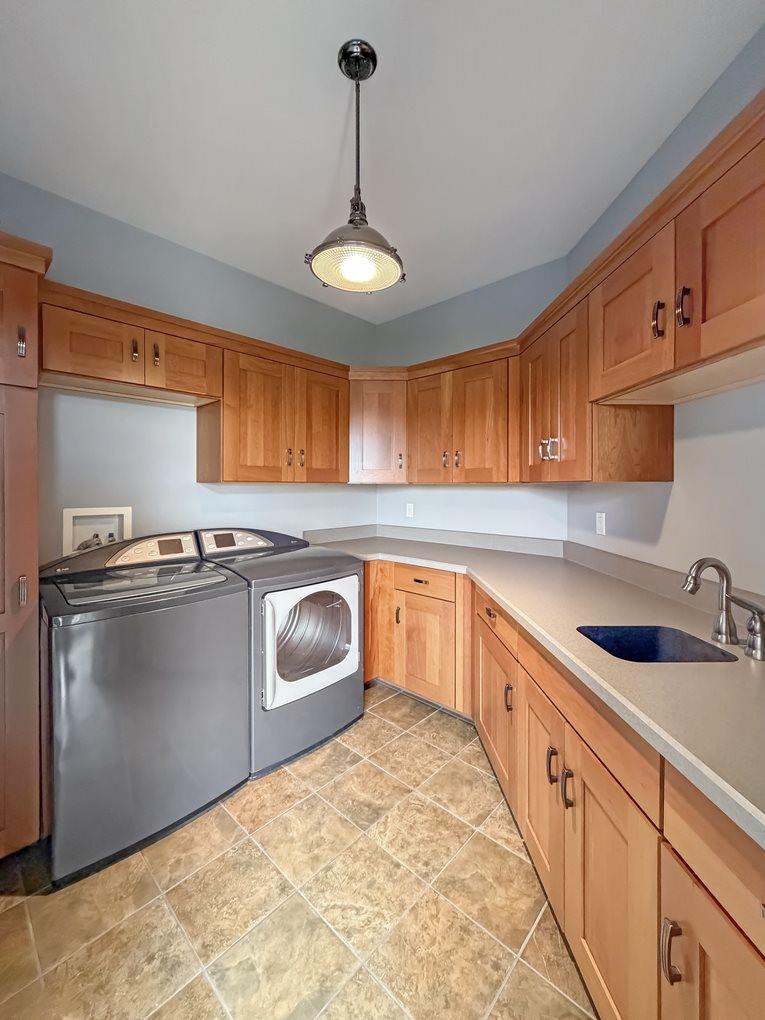 1121 Lawn Place, Freeport, IL 61032