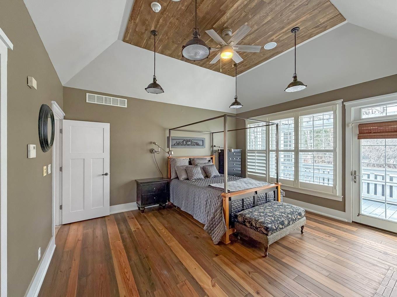 1121 Lawn Place, Freeport, IL 61032