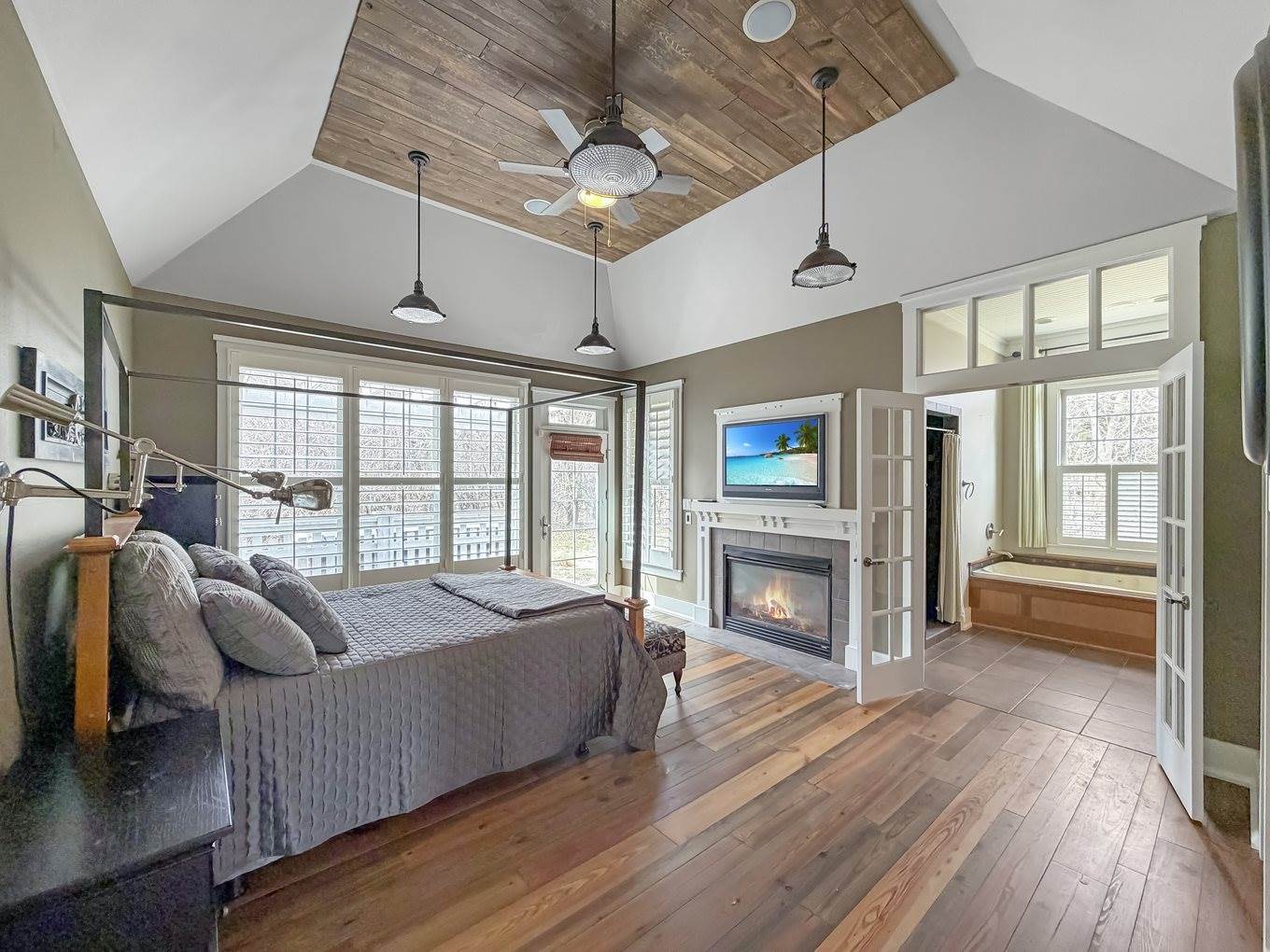 1121 Lawn Place, Freeport, IL 61032