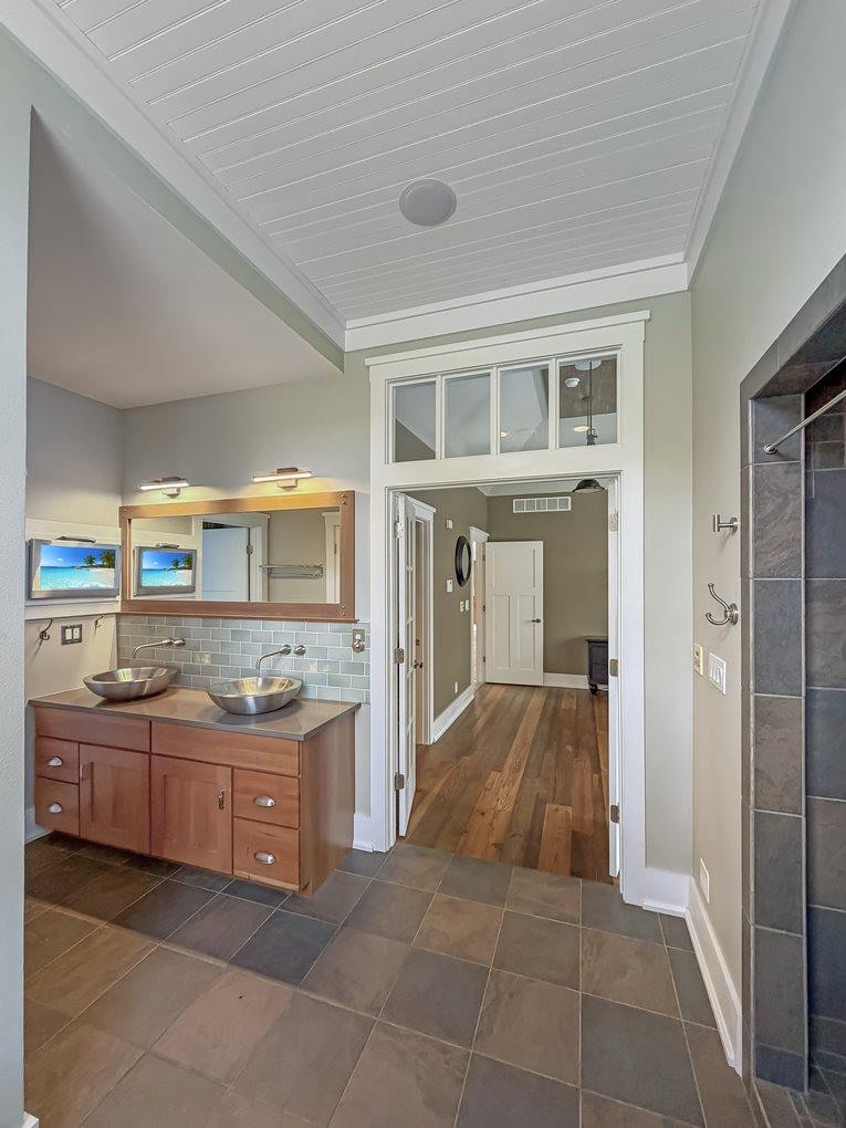 1121 Lawn Place, Freeport, IL 61032