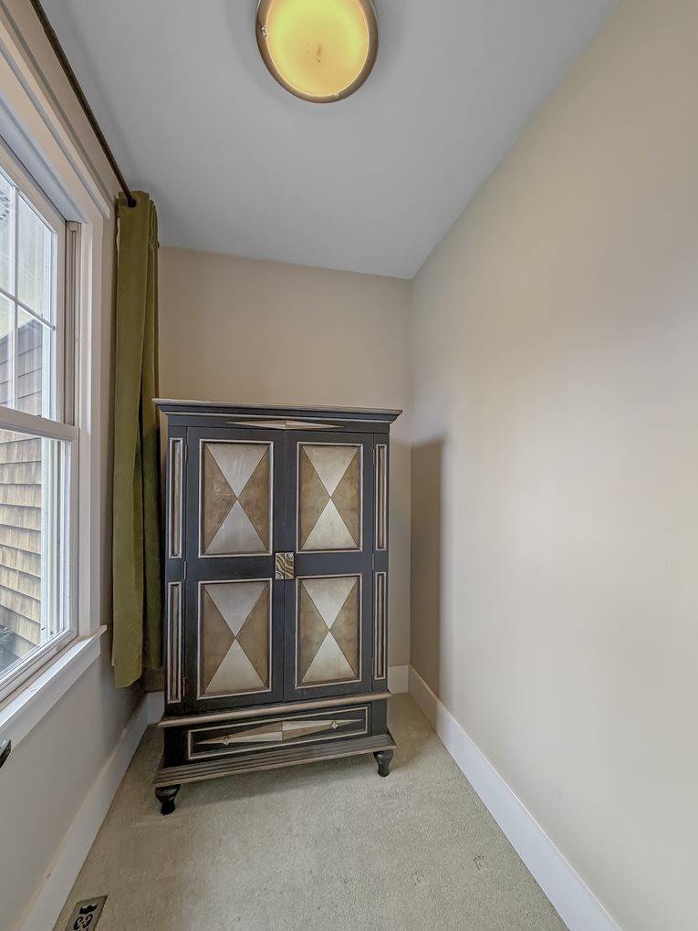 1121 Lawn Place, Freeport, IL 61032