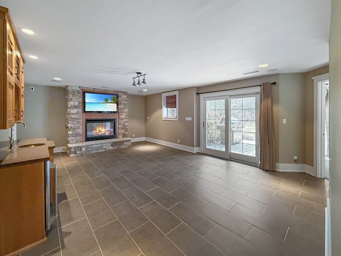 1121 Lawn Place, Freeport, IL 61032