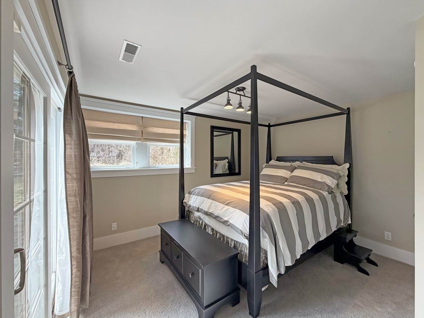 1121 Lawn Place, Freeport, IL 61032