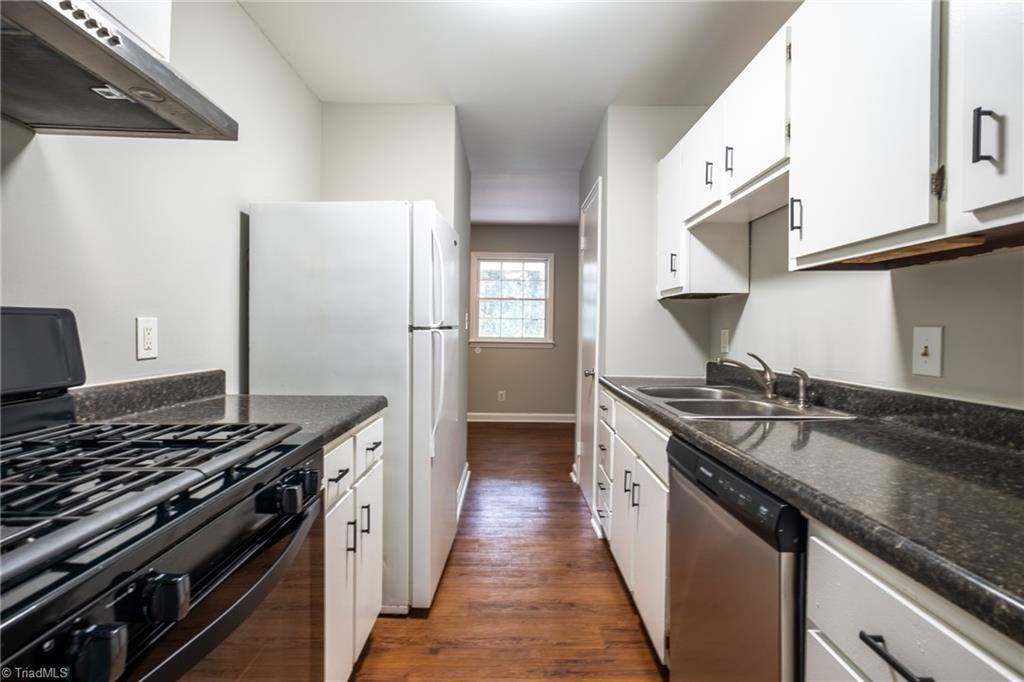 2890 Carriage Drive, Winston-Salem, NC 27106
