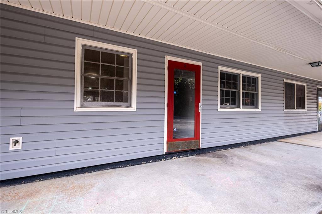 2890 Carriage Drive, Winston-Salem, NC 27106