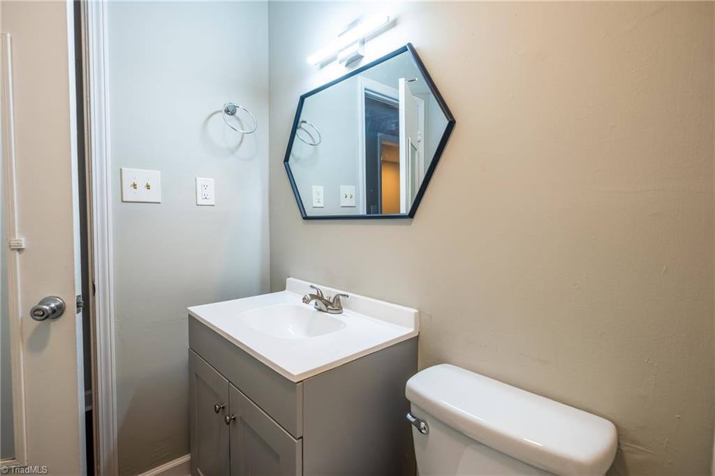 2890 Carriage Drive, Winston-Salem, NC 27106
