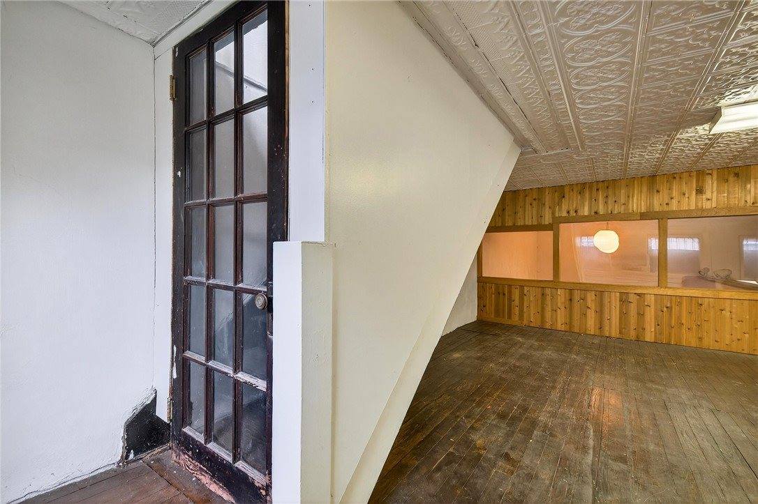 210 East 5th Ave, Tarentum, PA 15084