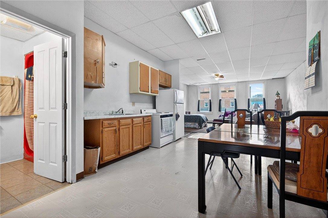 210 East 5th Ave, Tarentum, PA 15084