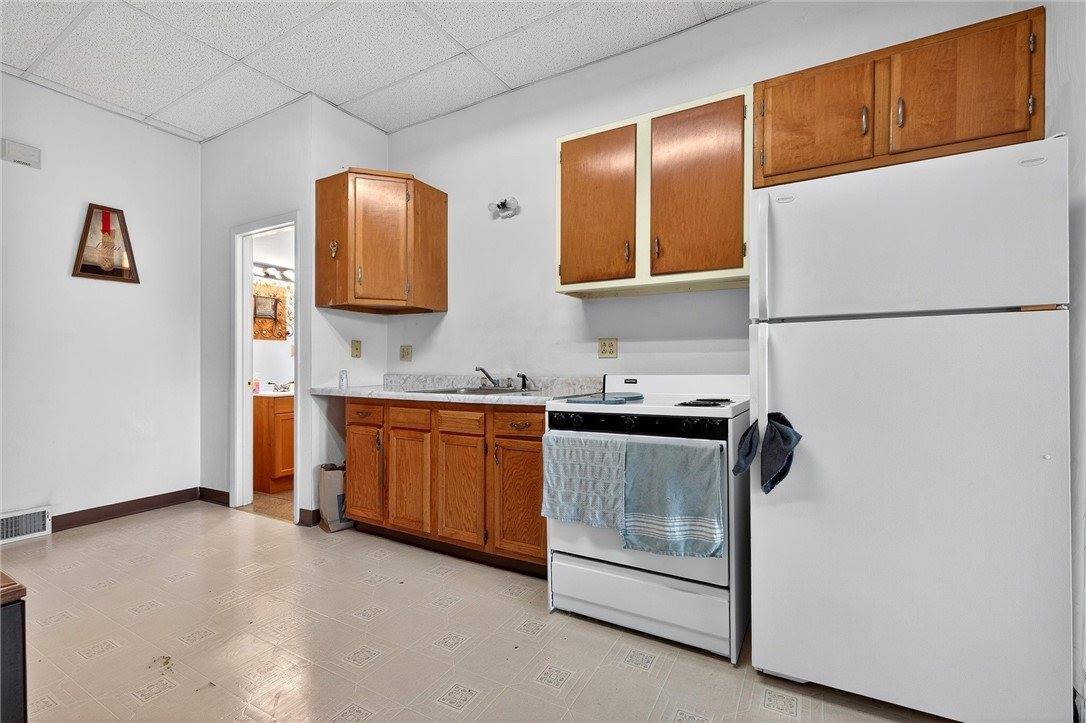 210 East 5th Ave, Tarentum, PA 15084