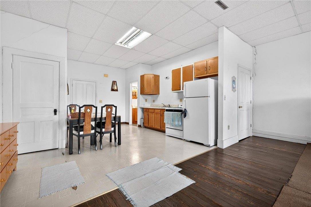 210 East 5th Ave, Tarentum, PA 15084