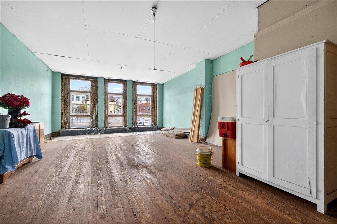 210 East 5th Ave, Tarentum, PA 15084