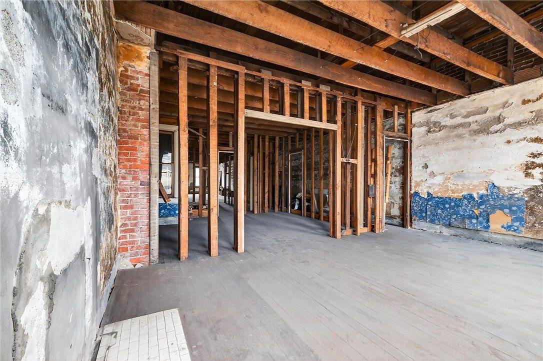 210 East 5th Ave, Tarentum, PA 15084