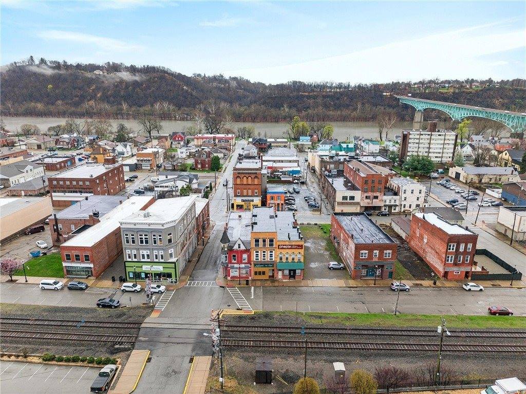 210 East 5th Ave, Tarentum, PA 15084