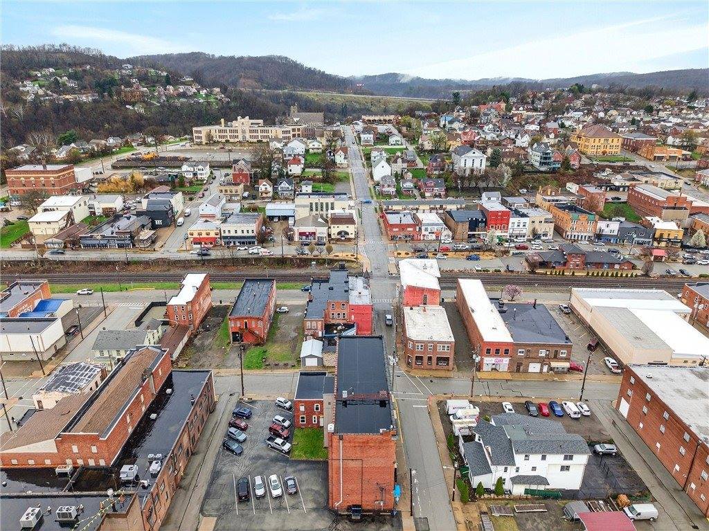 210 East 5th Ave, Tarentum, PA 15084