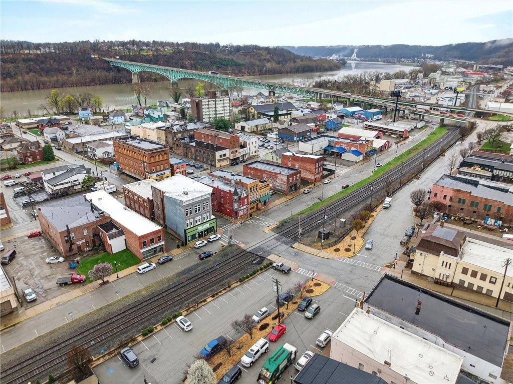 210 East 5th Ave, Tarentum, PA 15084