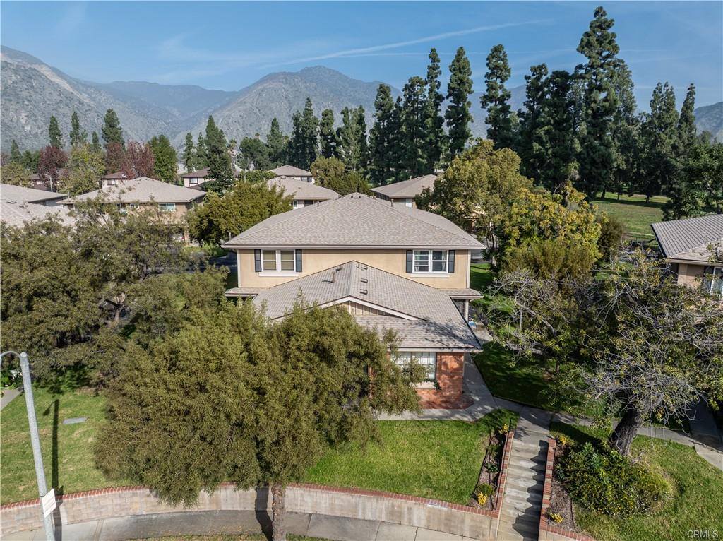 1025 W Calle De La Luna, Azusa, CA 91702