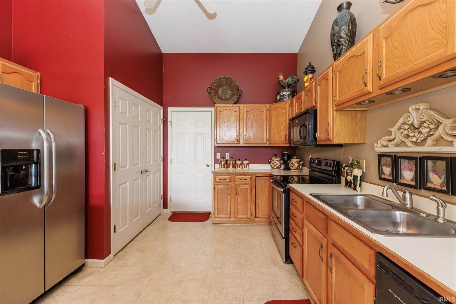 3911 N Lakeside Drive, Muncie, IN 47304