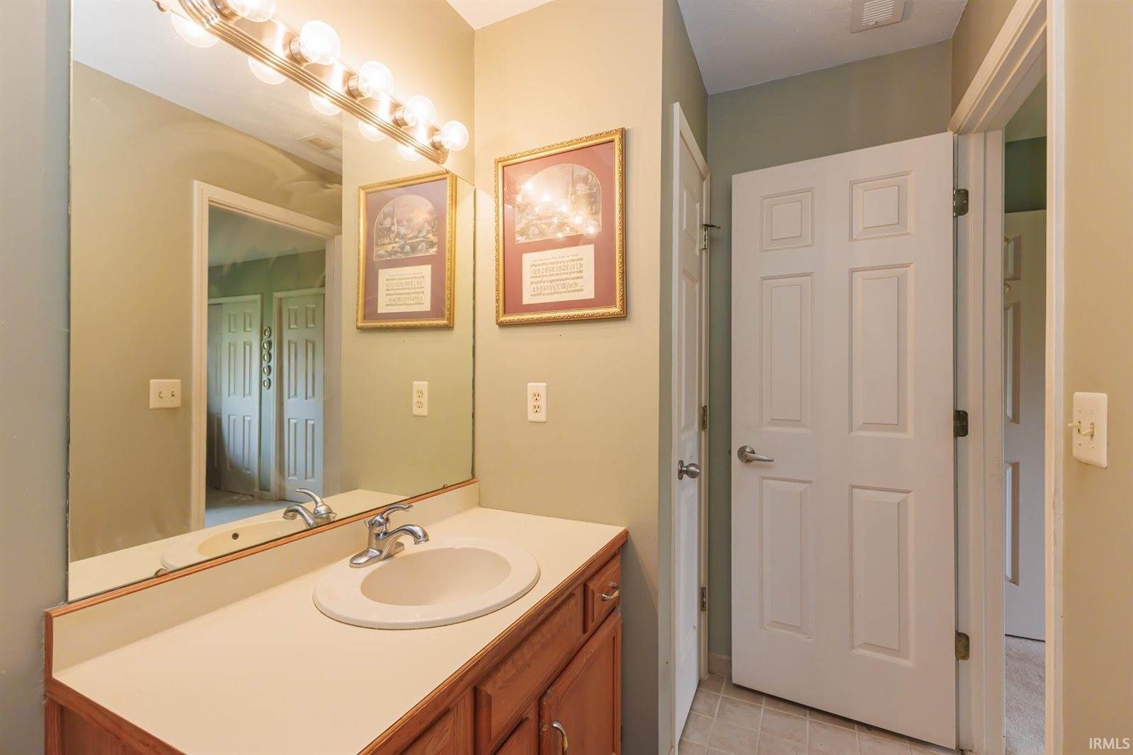 3911 N Lakeside Drive, Muncie, IN 47304