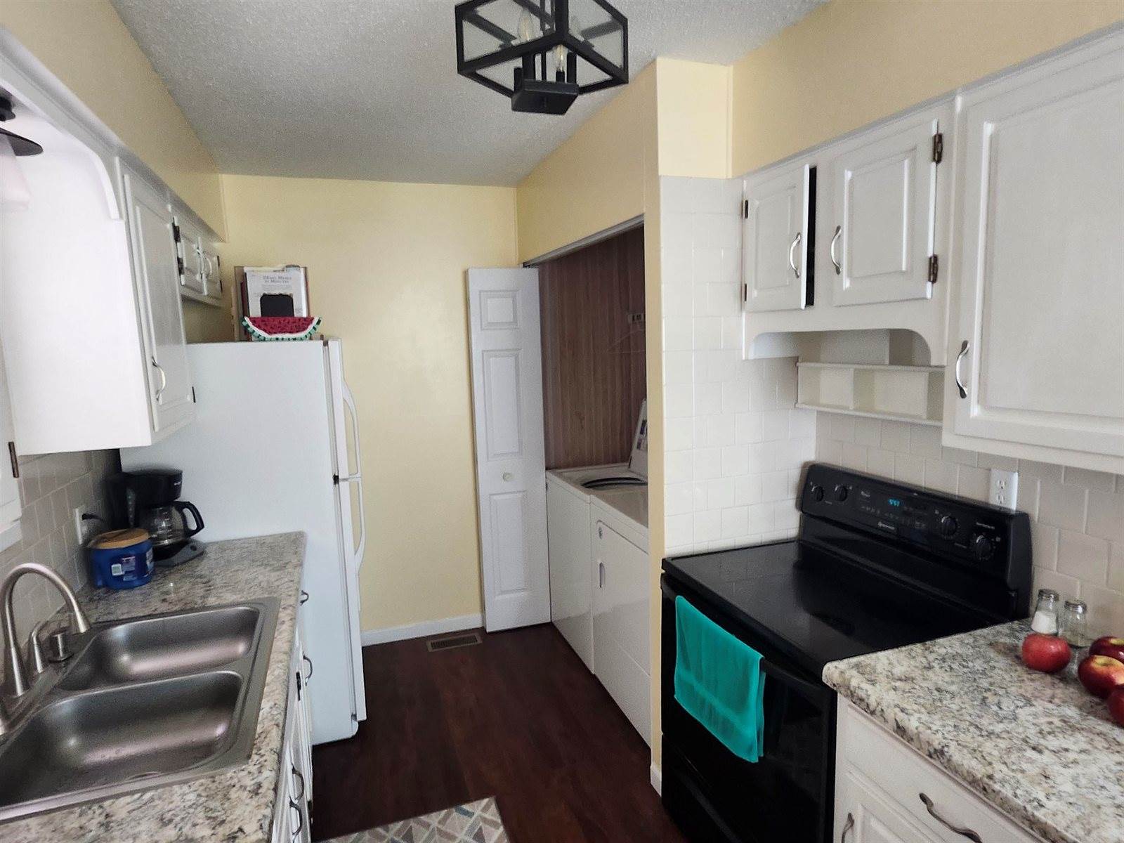 6452 North Hydraulic Ave, Park City, KS 67219