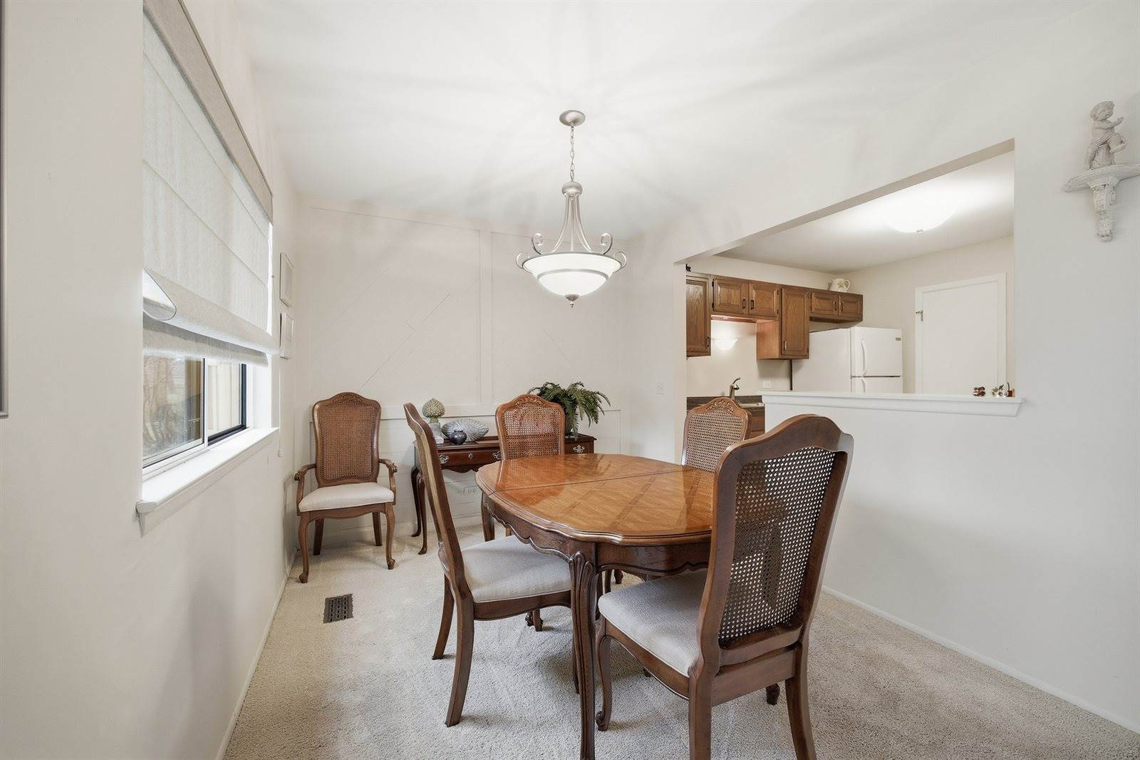 132 Wolcott Court, #M1, Schaumburg, IL 60193