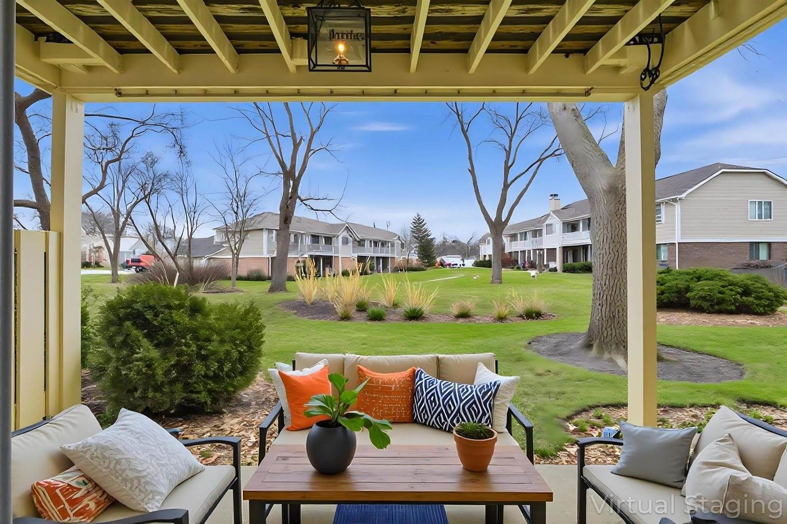 132 Wolcott Court, #M1, Schaumburg, IL 60193