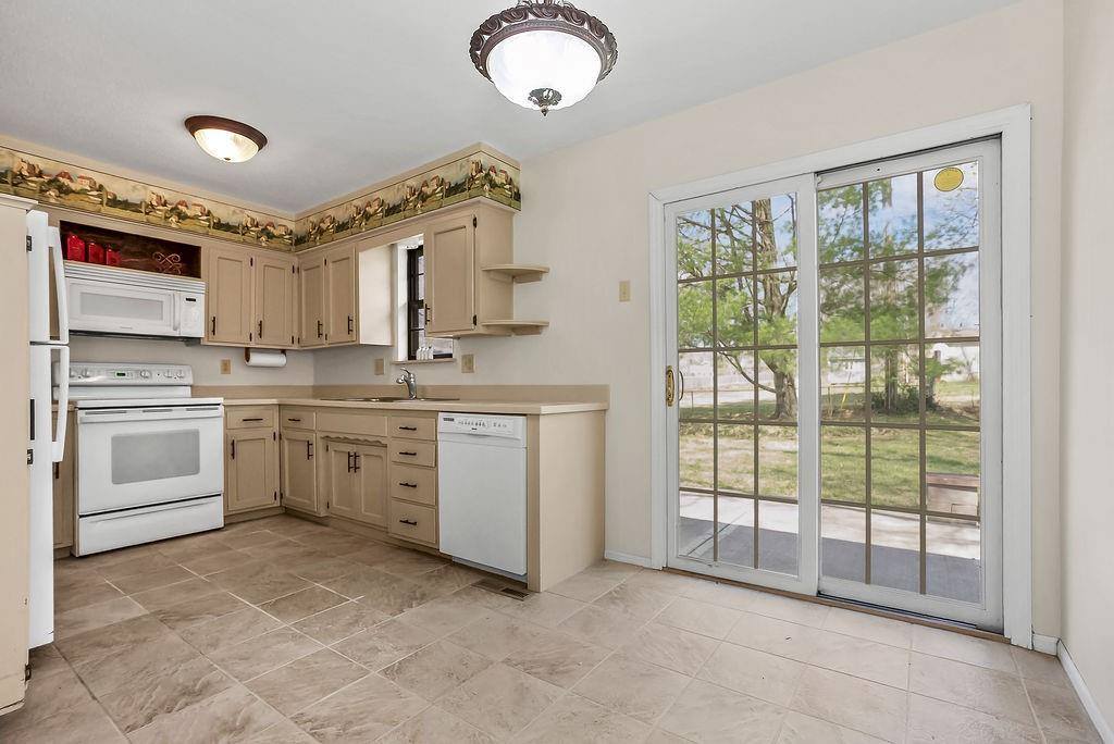 10530 West 59th Terrace, Shawnee, KS 66203