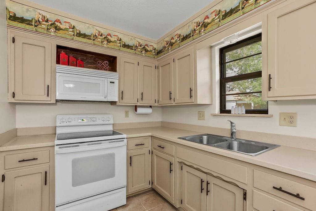 10530 West 59th Terrace, Shawnee, KS 66203