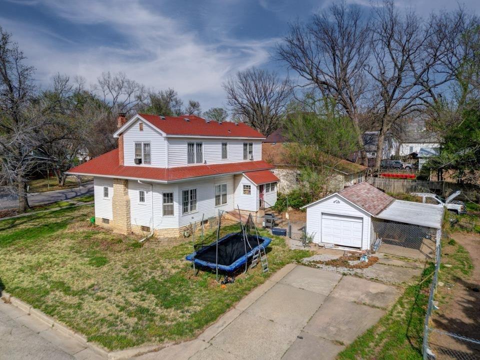 1401 East 5th Ave, Winfield, KS 67156