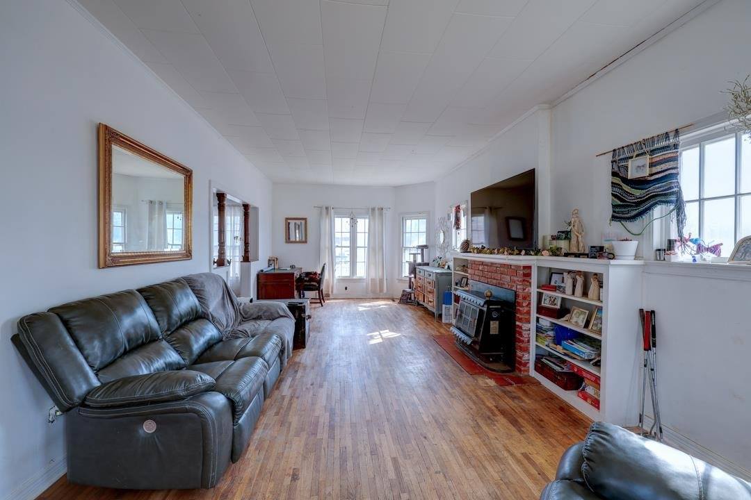 1401 East 5th Ave, Winfield, KS 67156