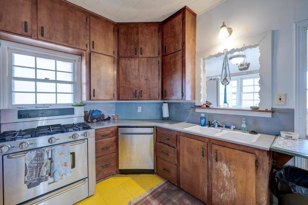 1401 East 5th Ave, Winfield, KS 67156