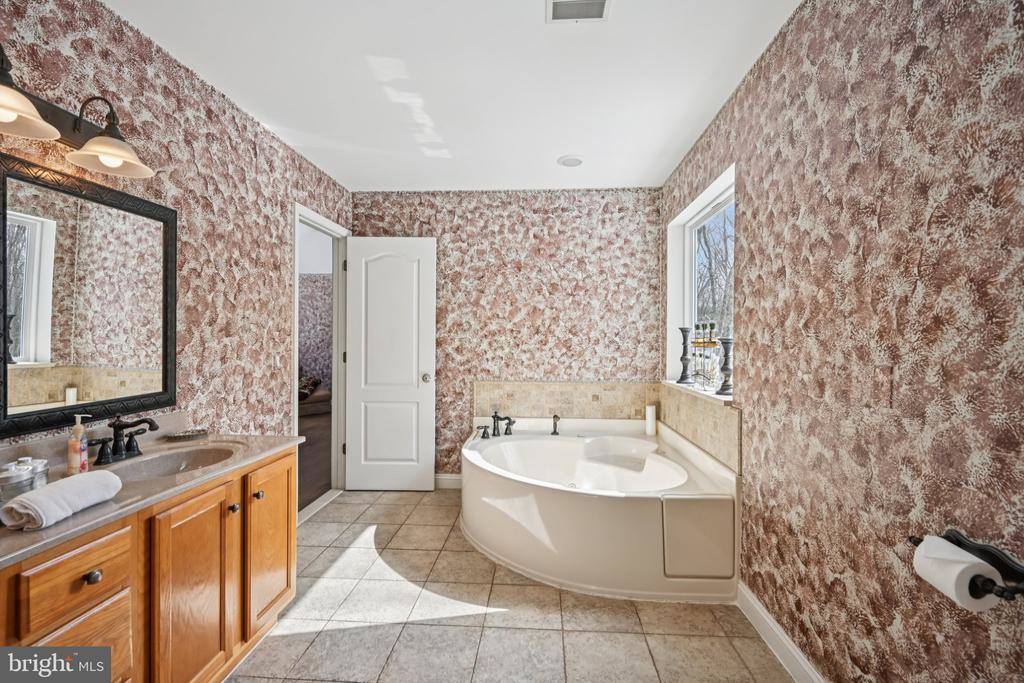 244 Tenawa Road, Albrightsville, PA 18210