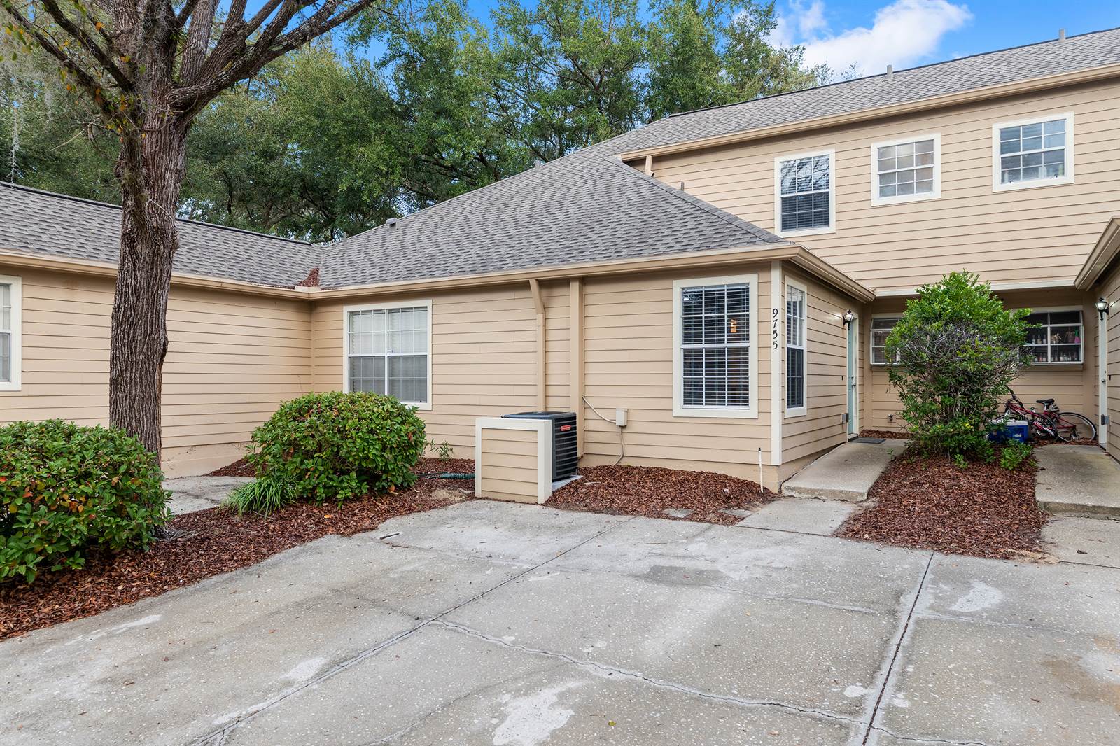 9755 SW 52nd Rd, Gainesville, FL 32608
