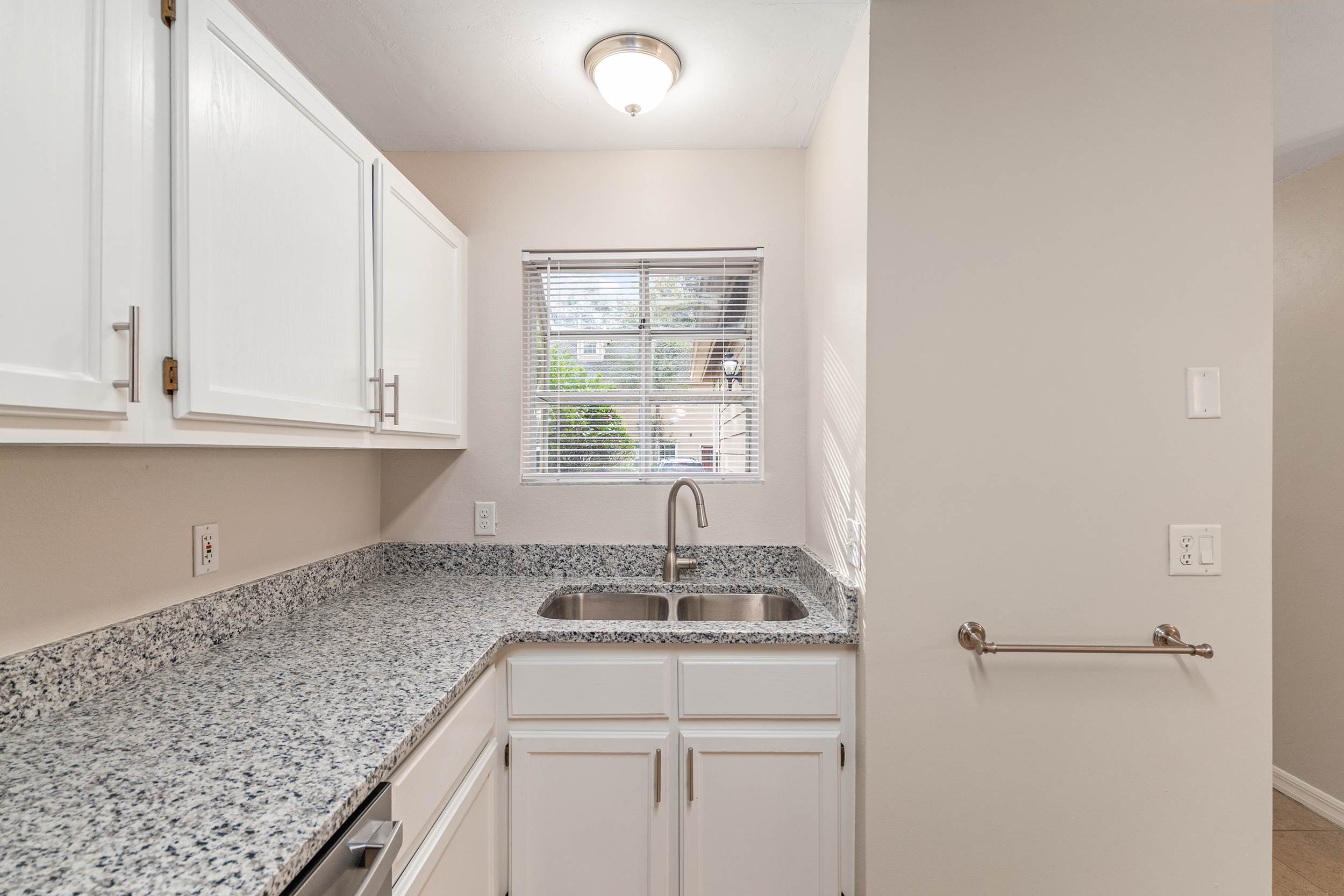 9755 SW 52nd Rd, Gainesville, FL 32608