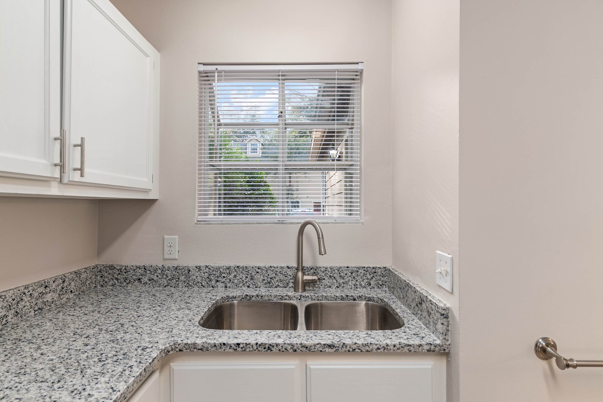 9755 SW 52nd Rd, Gainesville, FL 32608