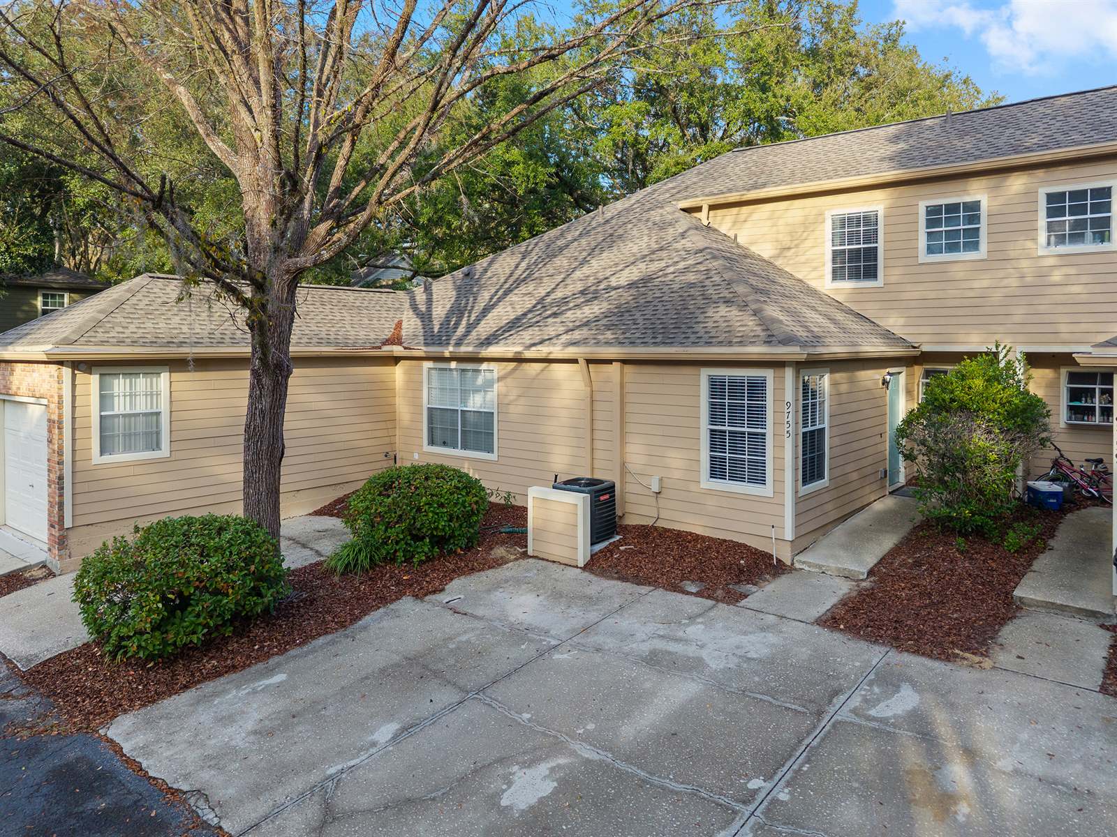 9755 SW 52nd Rd, Gainesville, FL 32608