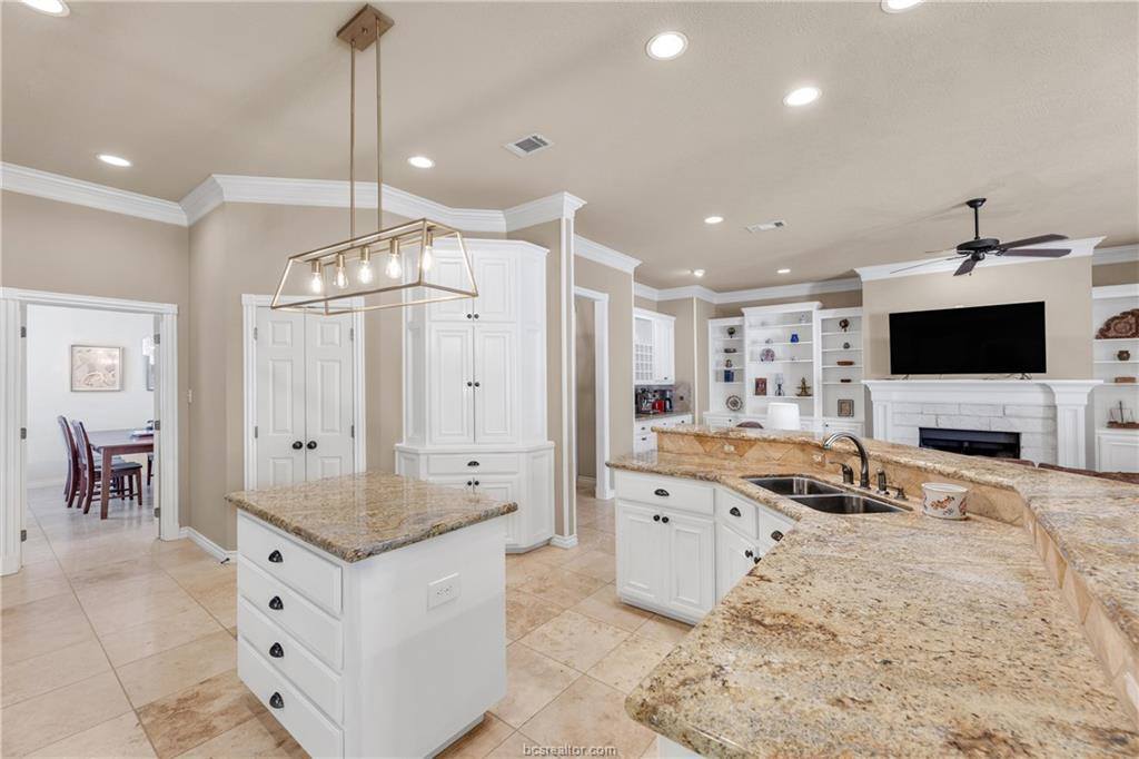 2207 Rockingham Loop, College Station, TX 77845