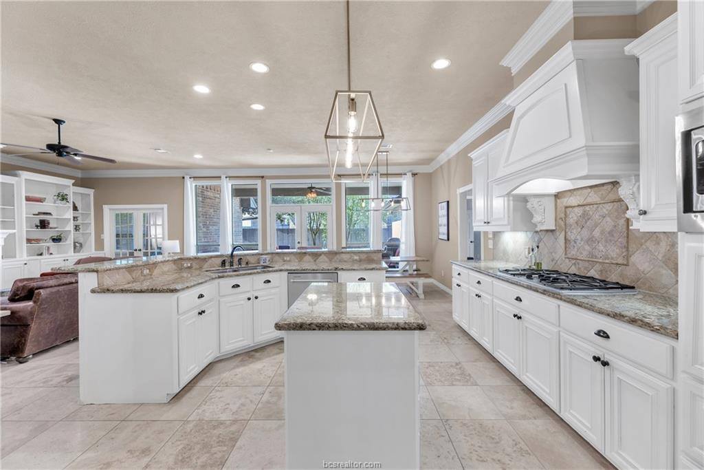 2207 Rockingham Loop, College Station, TX 77845