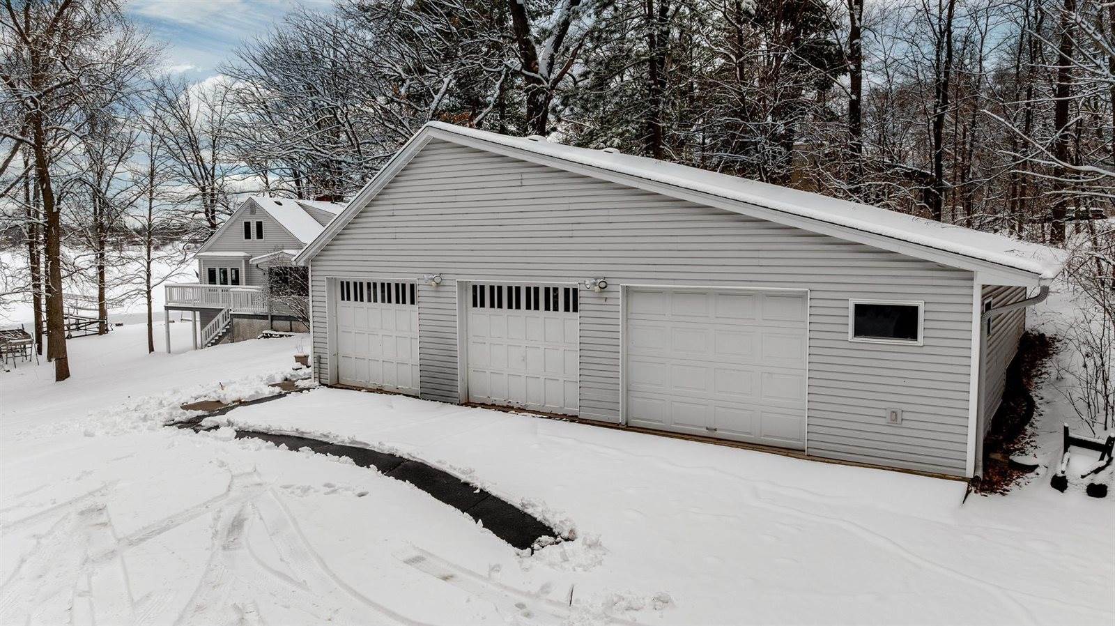 15307 Pine Shores Road, Brainerd, MN 56401