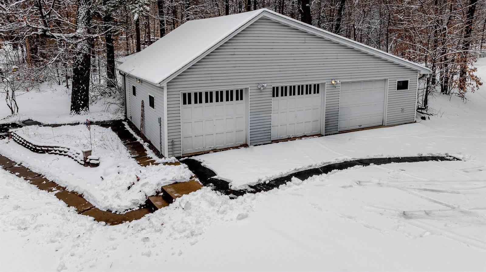 15307 Pine Shores Road, Brainerd, MN 56401