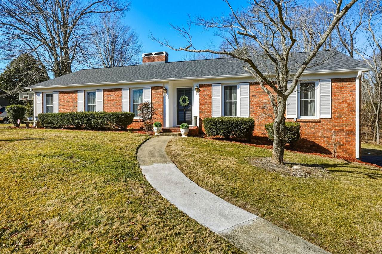 6 Crestwood Ln, Candler, NC 28715