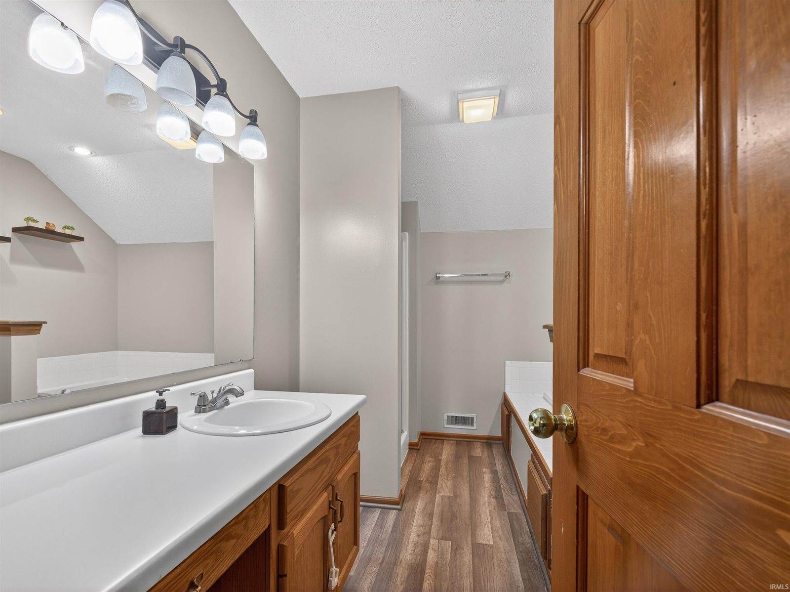 10514 Cherry Creek Road, Fort Wayne, IN 46818