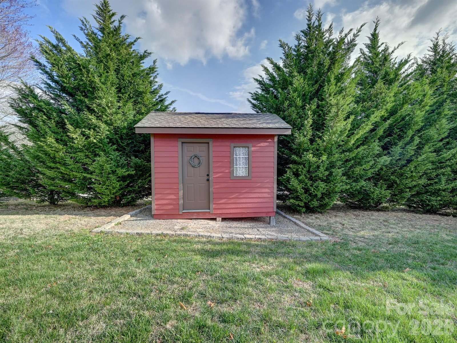 199 Macedonia Road, Asheville, NC 28804